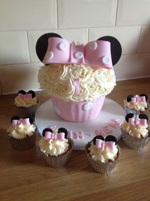 pretty princess cakes & cupcakes photo
